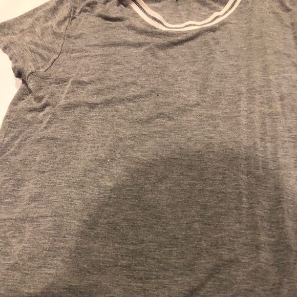 BRANDY MELVILLE GREY TEE⭐️ - Picture 4 of 6